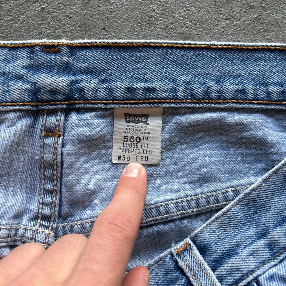 Vintage 90s Levis 560 Jeans Mens 38x30 Blue Light Denim Loose Fit Tapered USA